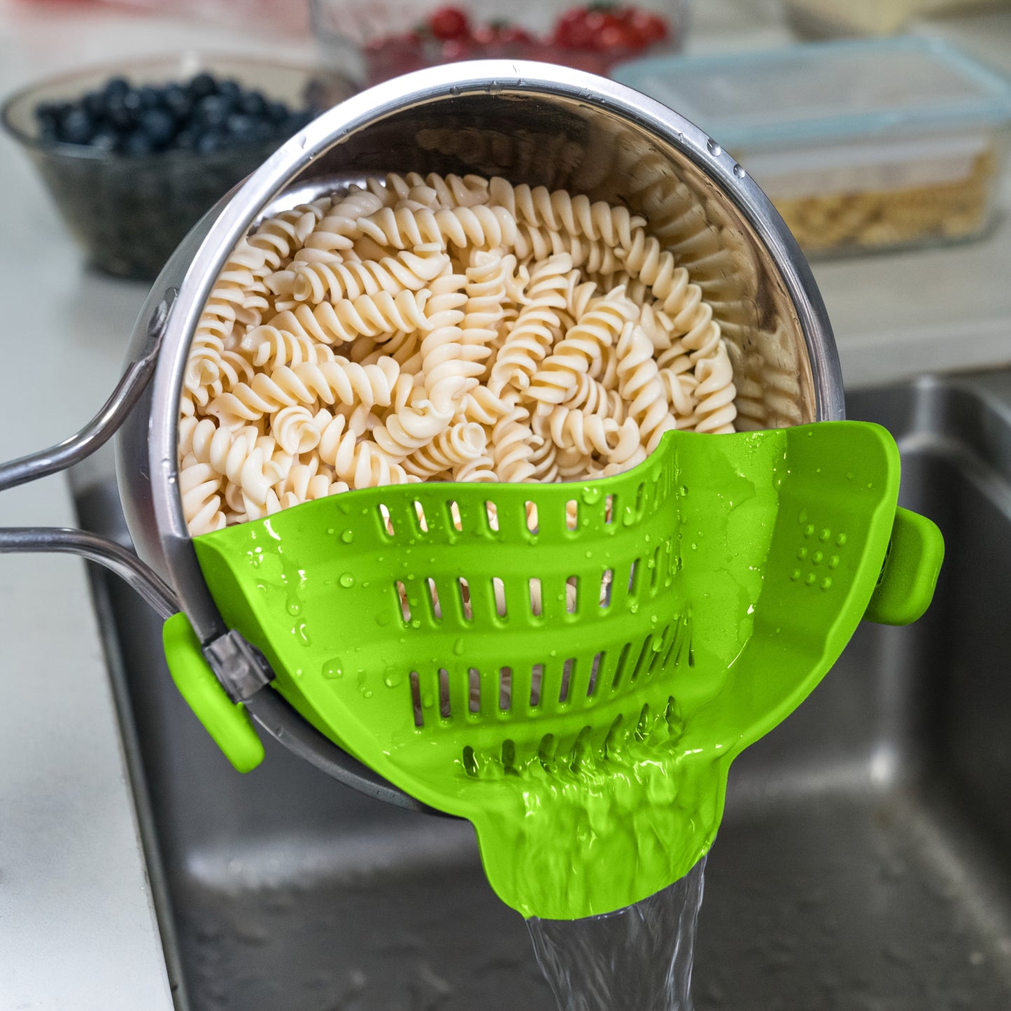 [Clip-On Strainer] 1pc ABERZEY Clip-On Strainer for Pots & Pans - Durable Plastic Kitchen Colander for Pasta, Meat, Vegetables, Fruits - Easy Drainage & Compact Design, Strainer for Pasta, Vegetable Preparation, Modern Kitche