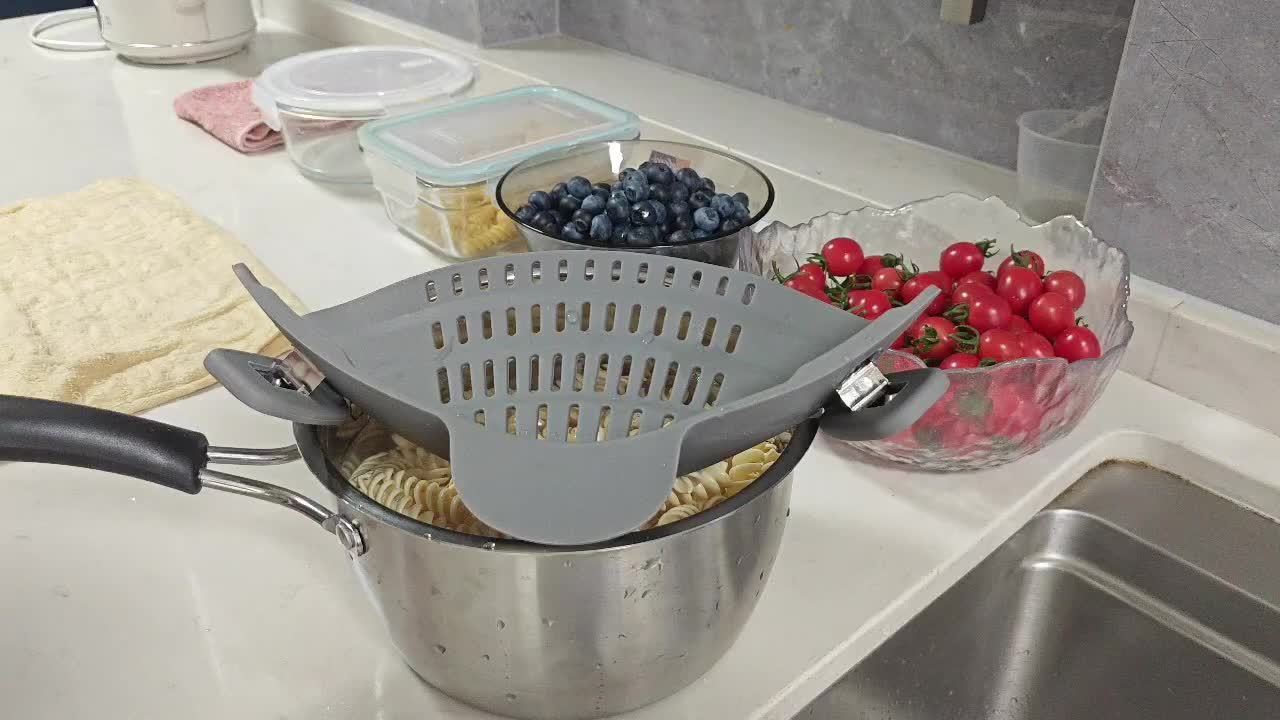 [Clip-On Strainer] 1pc ABERZEY Clip-On Strainer for Pots & Pans - Durable Plastic Kitchen Colander for Pasta, Meat, Vegetables, Fruits - Easy Drainage & Compact Design, Strainer for Pasta, Vegetable Preparation, Modern Kitche