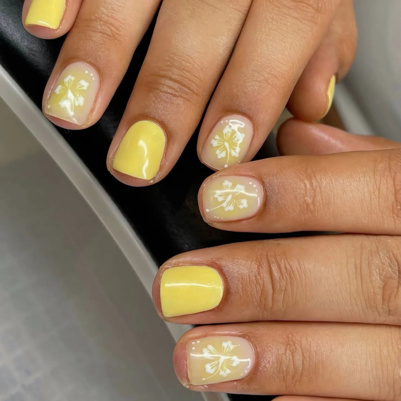 24Pcs Fairy White Flower Fake Nails Pink French Tip Press on Nails Short Square Wearable False Nail for Women Girls DIY Manicure