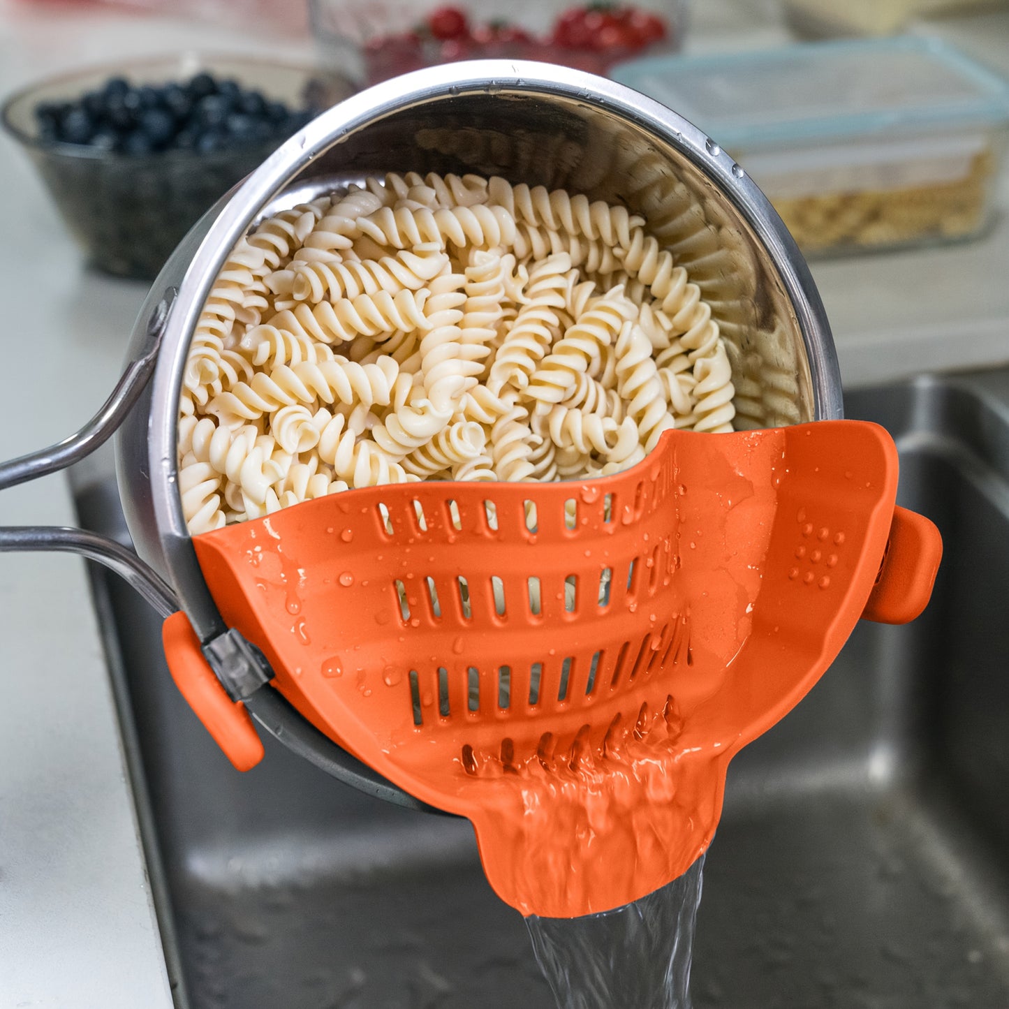 [Clip-On Strainer] 1pc ABERZEY Clip-On Strainer for Pots & Pans - Durable Plastic Kitchen Colander for Pasta, Meat, Vegetables, Fruits - Easy Drainage & Compact Design, Strainer for Pasta, Vegetable Preparation, Modern Kitche