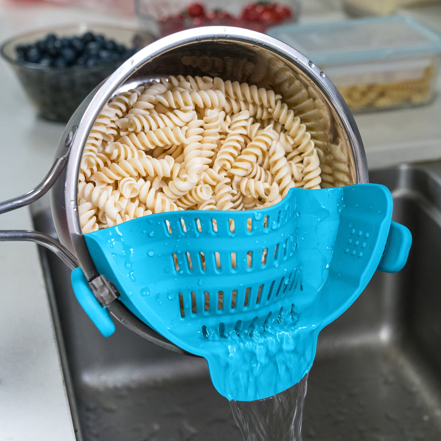 [Clip-On Strainer] 1pc ABERZEY Clip-On Strainer for Pots & Pans - Durable Plastic Kitchen Colander for Pasta, Meat, Vegetables, Fruits - Easy Drainage & Compact Design, Strainer for Pasta, Vegetable Preparation, Modern Kitche